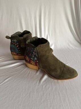 Coclicci Ankle Boots Womens Olive Green Embroidered Block Heel US 7.5 Low